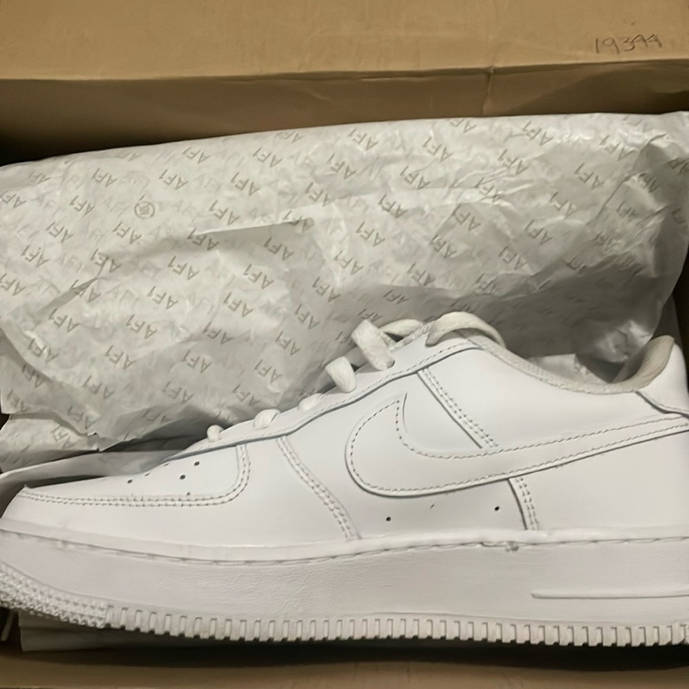 COPY - Brand new air forces, worn only once, Size 7